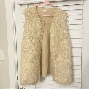 Xhiliration - Cream Colored Faux Fur Vest. Size Large. Great condition.